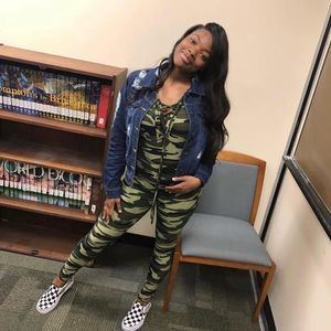 Meet your Posher, Akenya